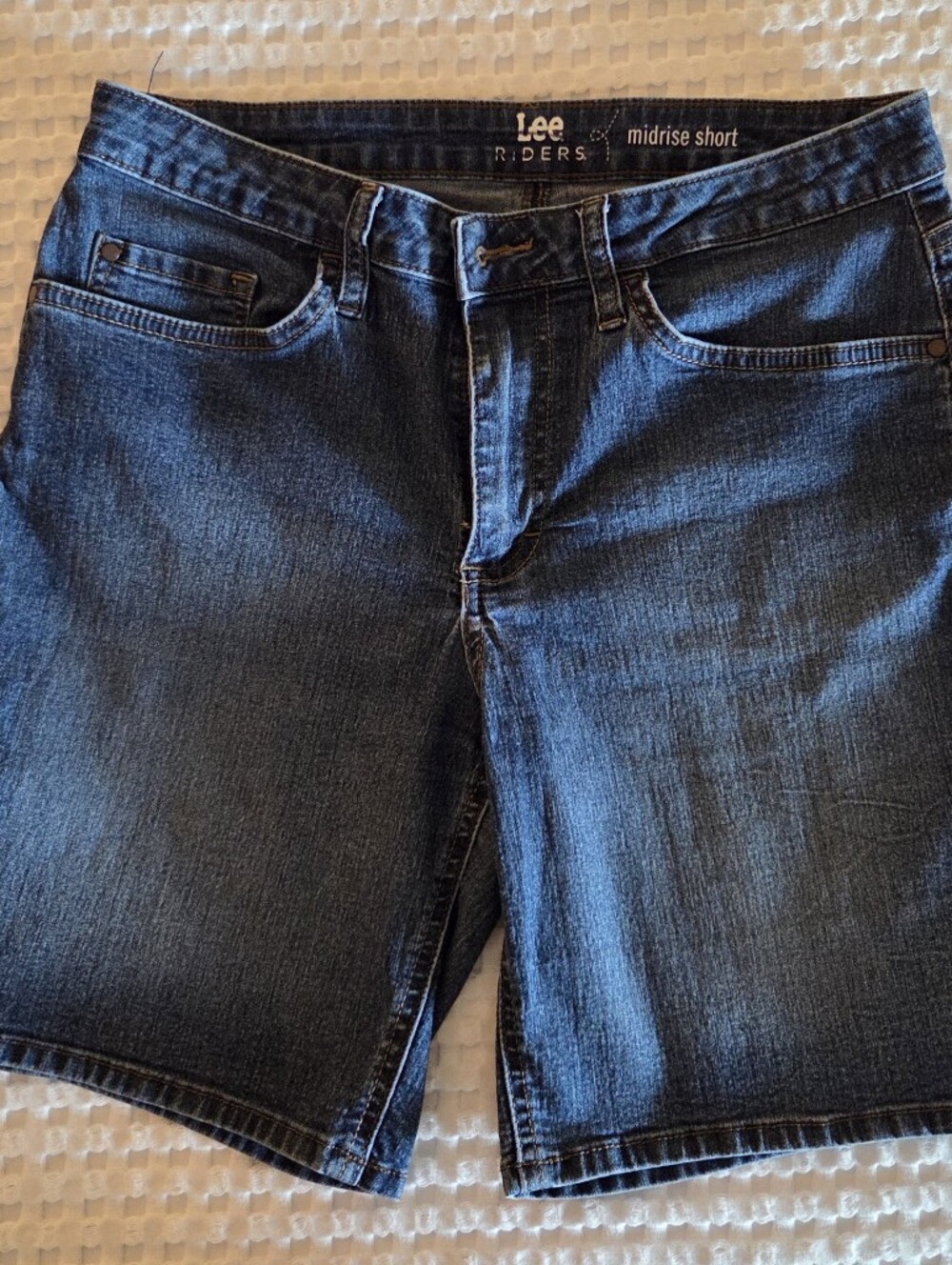 Womens LEE Riders, Midrise Denim Short With 9" Hem